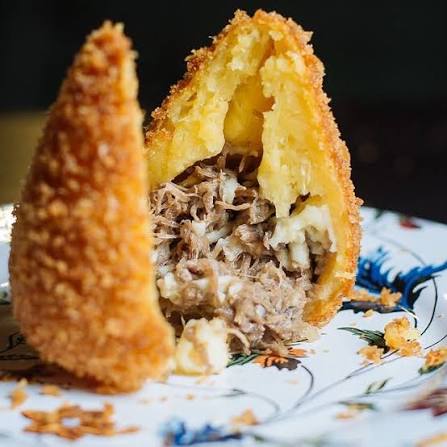 Coxinha Carne com Queijo